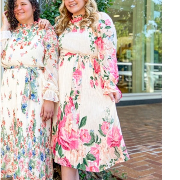 Ivory Floral Dress - Picture 12 of 13